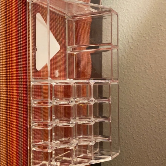 Makeup or Cosmetic organizers - Picture 1 of 3